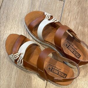 Pikolinos Women's Brown and Cream Sandals